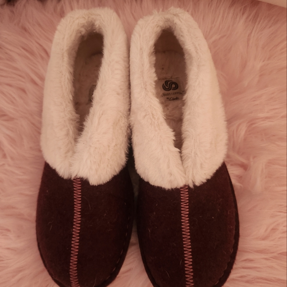 Maroon Clarks cloud stepper